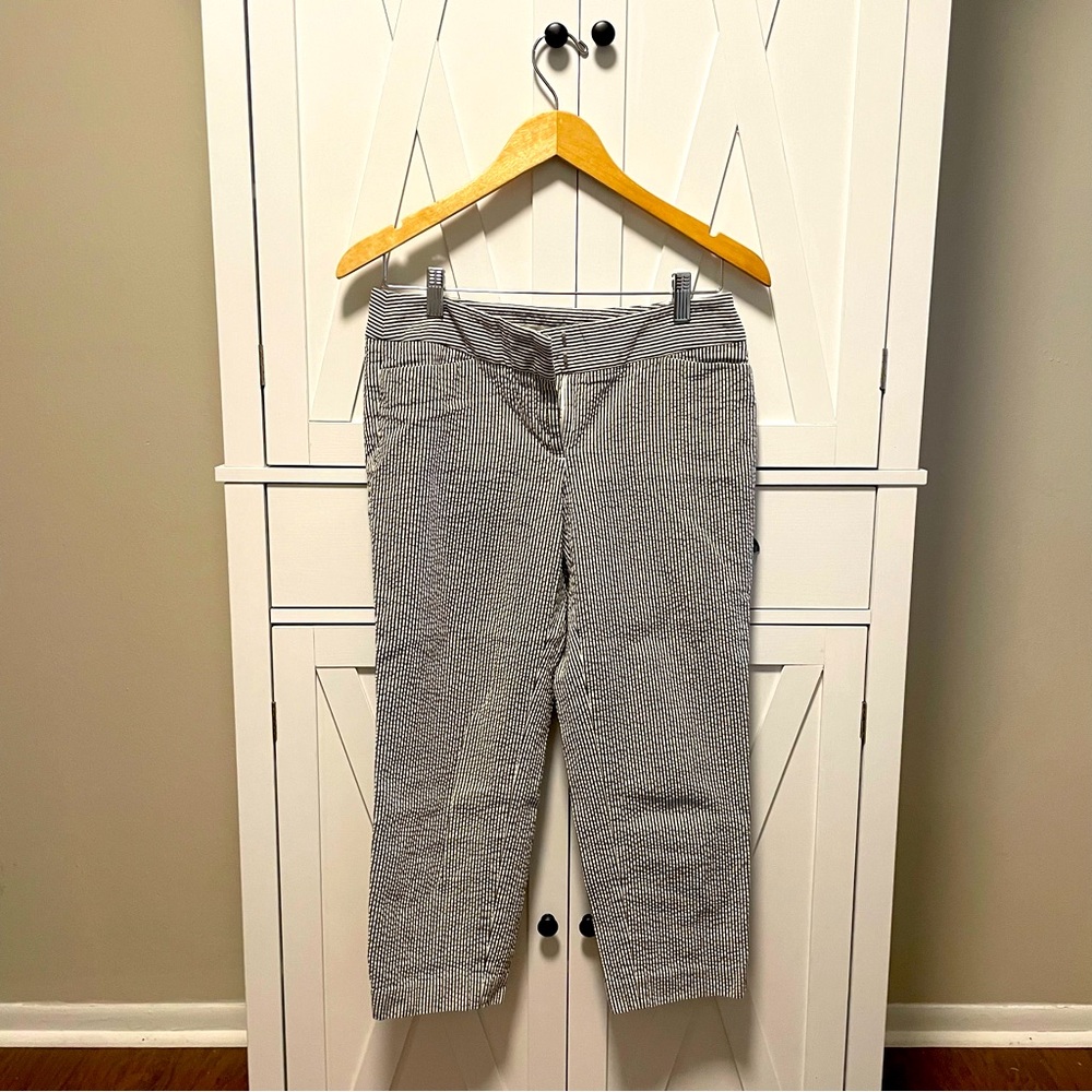 🤩Fun Pin Stripped Capri Dress Pants 🤩